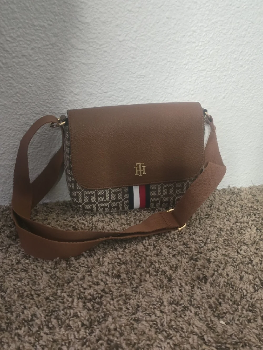 Tommy Hilfiger Brown Crossbody Crossbody/Shoulder Signature Stripe Bag (NWOT)🤎